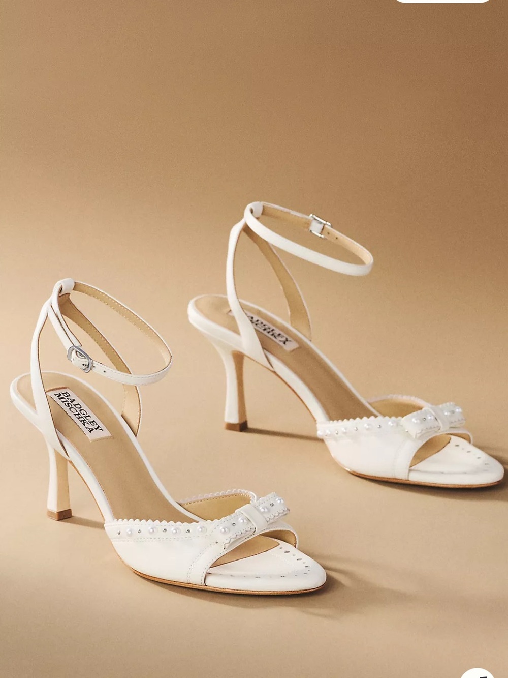 BADGLEY MISCHKA Giuliana Leather Ankle Strap Heels
$265 Sz 9
COLOR:White Leather
